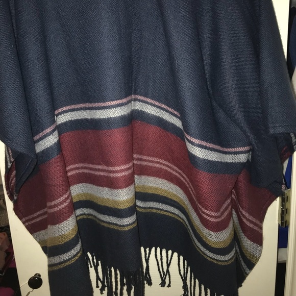 Hollister cardigan never worn - Picture 3 of 3